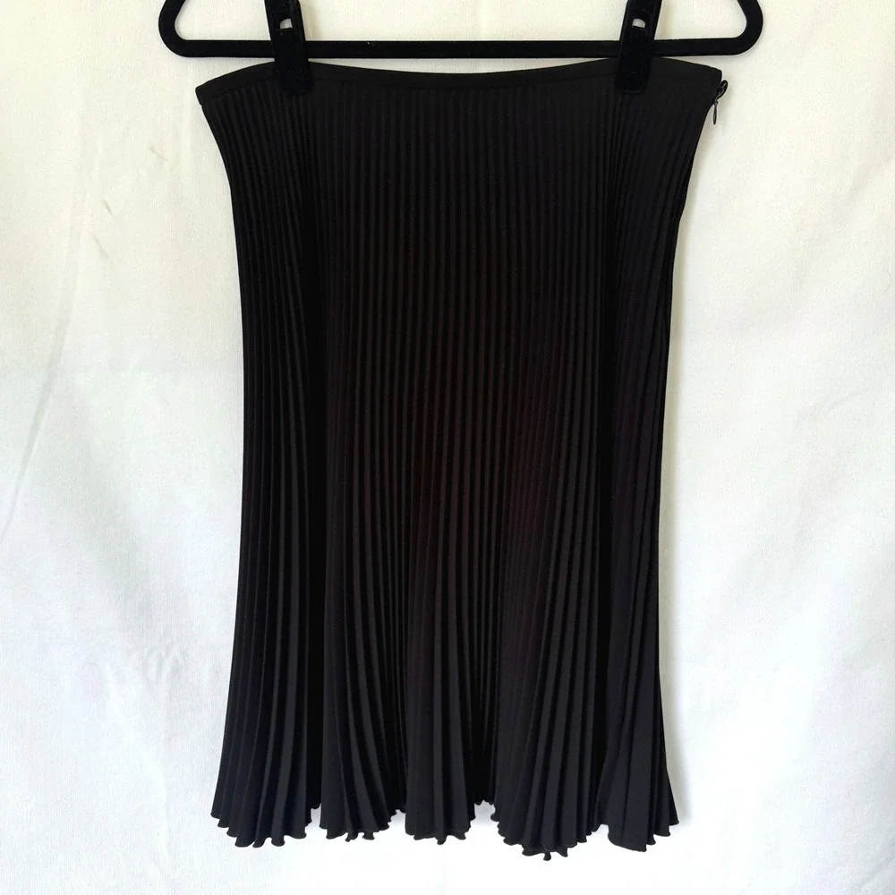 Armani Collezioni Size 8 Black Accordion Pleated Midi Skirt Italian Quiet Luxury